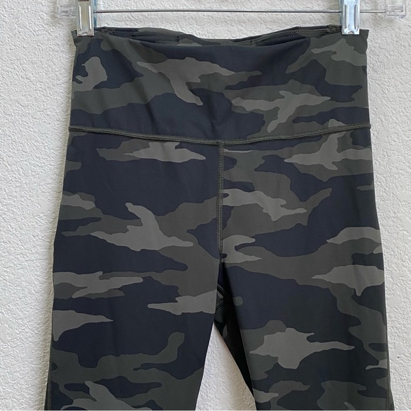 ATHLETA 531773-01 Ultimate Stash Pocket 7/8 Tight Camo Leggings Size XS - Picture 9 of 16